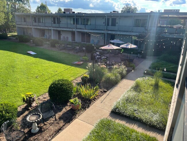 Garden Ave Apartments in Webster Groves, MO - Foto de edificio - Building Photo