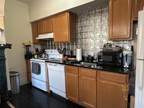 1100 Beacon St, Unit 2D in Brookline, MA - Building Photo - Building Photo