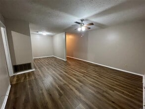 534 Saddlewood Ln, Unit B102 in Montgomery, AL - Foto de edificio - Building Photo