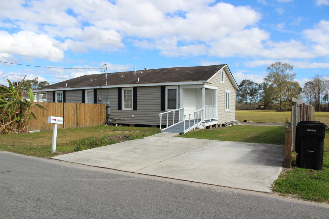 1911 Ricouard Rd in Saint Bernard, LA - Building Photo