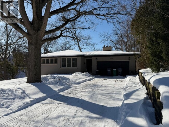 property at 860 Clarkson Rd S