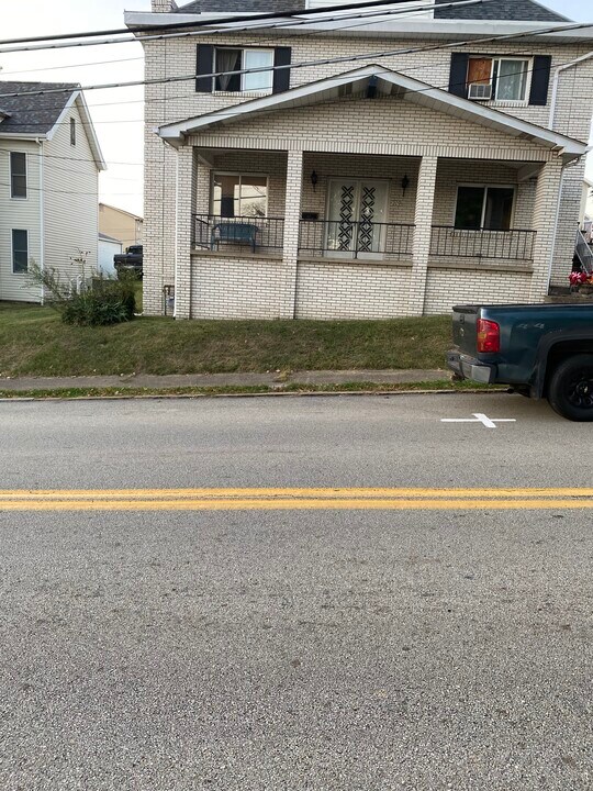 209 State St in Belle Vernon, PA - Building Photo