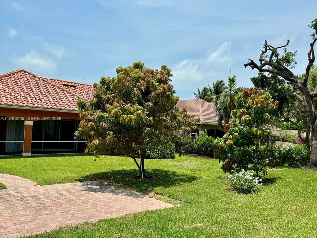 1740 Ludlow Rd in Marco Island, FL - Foto de edificio - Building Photo