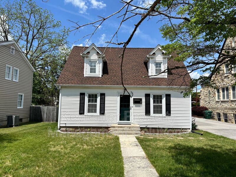 129 Dupont Cir in Waynesboro, VA - Building Photo