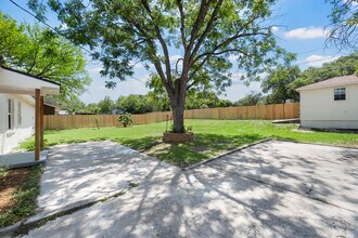 4100 N 30th St, Unit Room 2 in Waco, TX - Building Photo - Building Photo