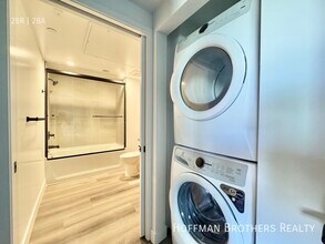 10806 Blix St in Los Angeles, CA - Building Photo - Building Photo