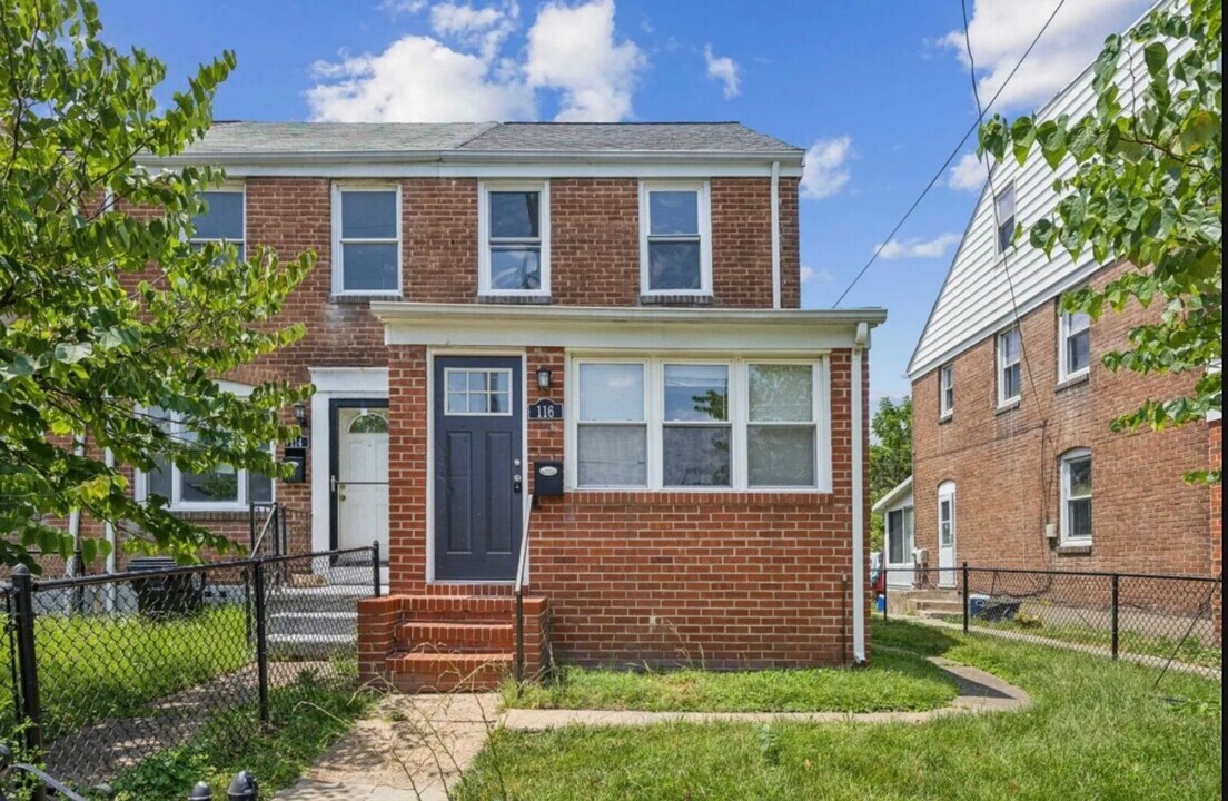 116 Sollers Point Rd in Dundalk, MD - Foto de edificio