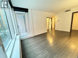 68 Smithe St in Vancouver, BC - Building Photo