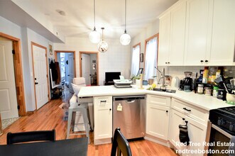 179 Putnam St, Unit 3 in Boston, MA - Building Photo - Building Photo