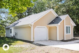 2 Pipers Glen Ct in Greensboro, NC - Building Photo