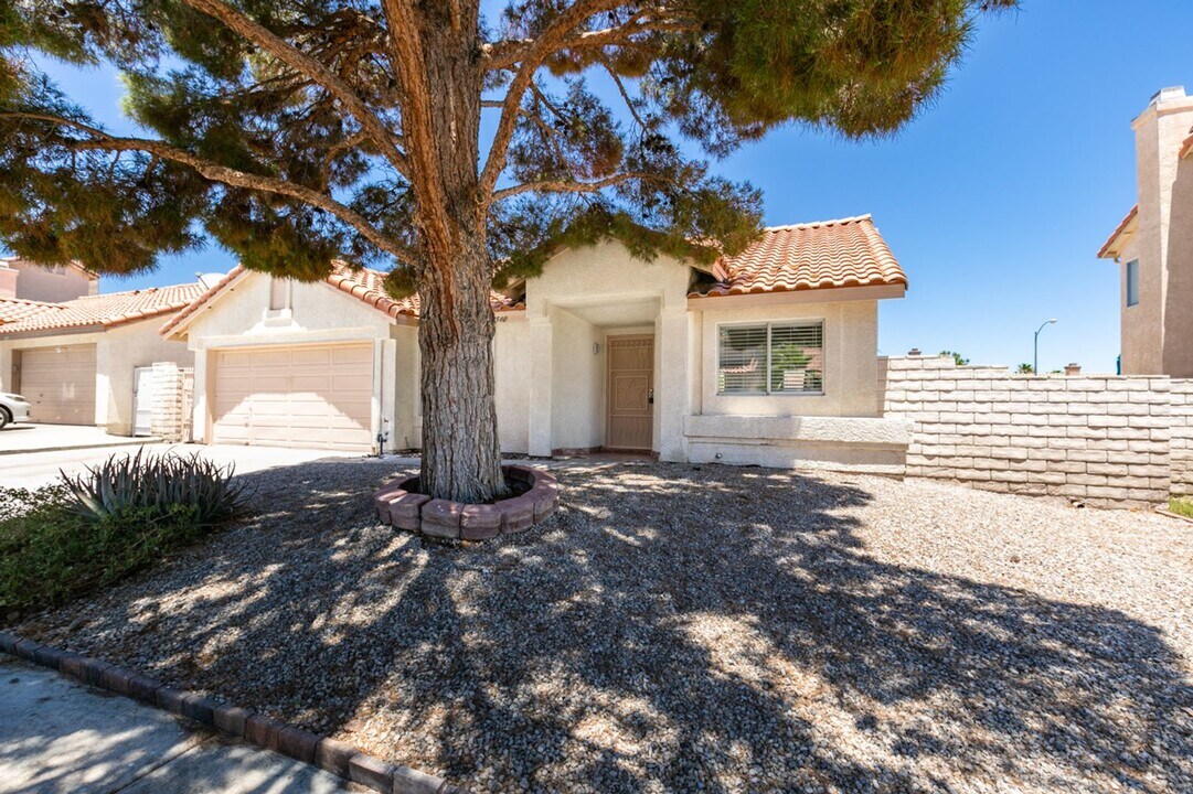 1540 Desert Ridge Ave in North Las Vegas, NV - Building Photo