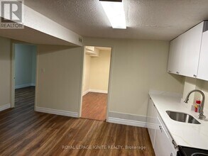 72 Brimstone Crescent in Toronto, ON - Building Photo - Building Photo