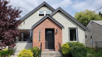 4856 Naomi Ave in Bremerton, WA - Building Photo