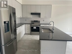 22 Downriver Dr in Welland, ON - Building Photo - Building Photo