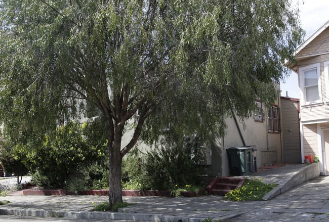 636 58th St in Oakland, CA - Foto de edificio - Building Photo