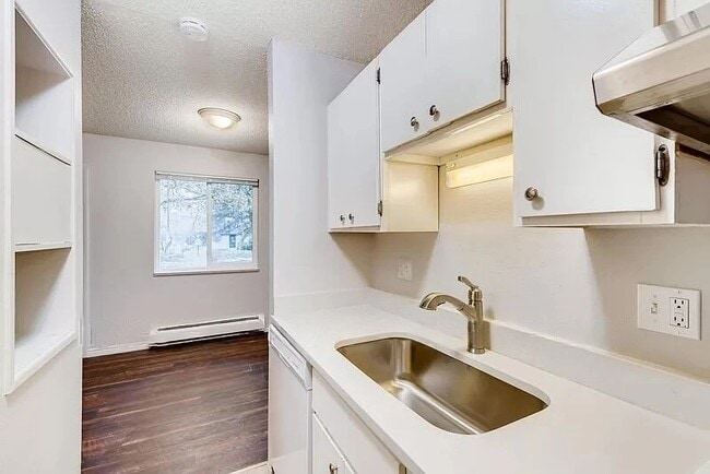5875 E Iliff Ave in Denver, CO - Building Photo - Building Photo
