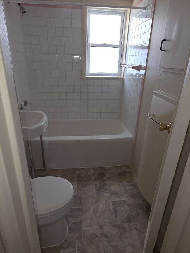 50 Cross Rd, Unit 6 in Middletown, NY - Foto de edificio - Building Photo