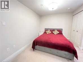 381 Vogel Pl in Waterloo, ON - Building Photo - Building Photo