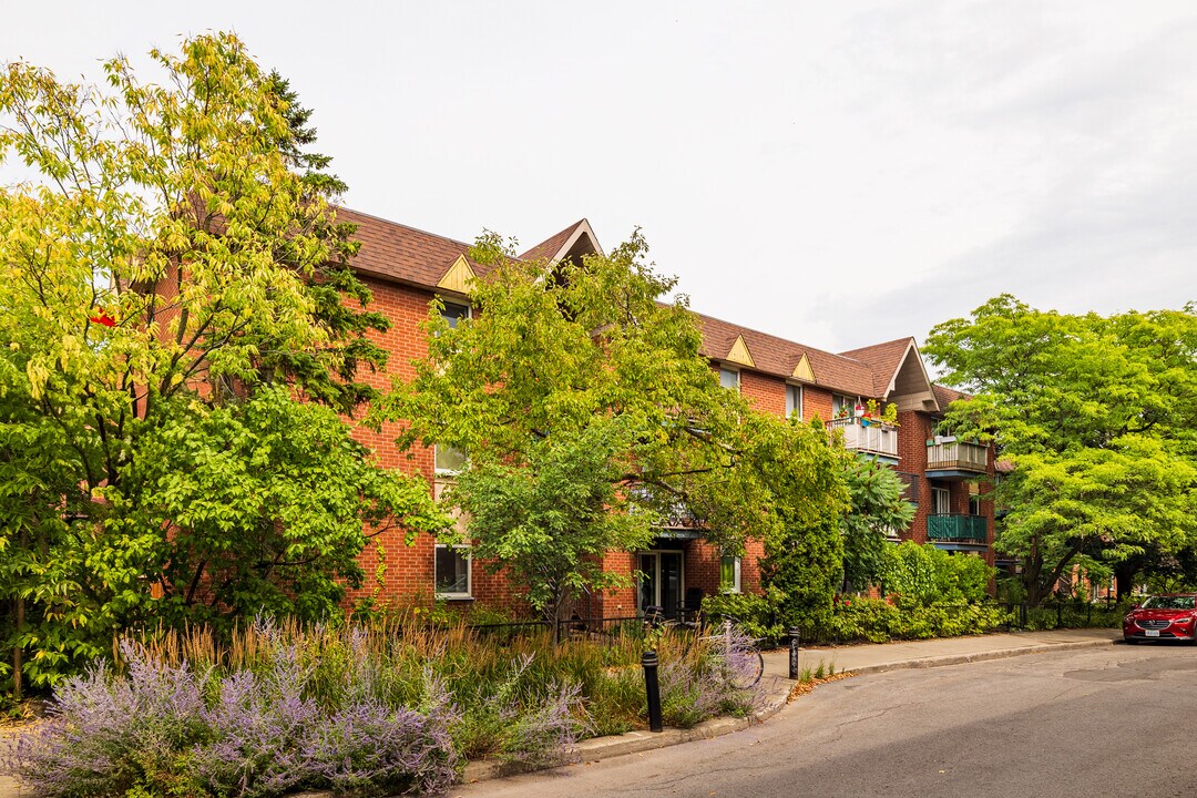 3850 Clark Rue in Montréal, QC - Building Photo