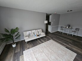 13430 Euclid Ave in East Cleveland, OH - Building Photo