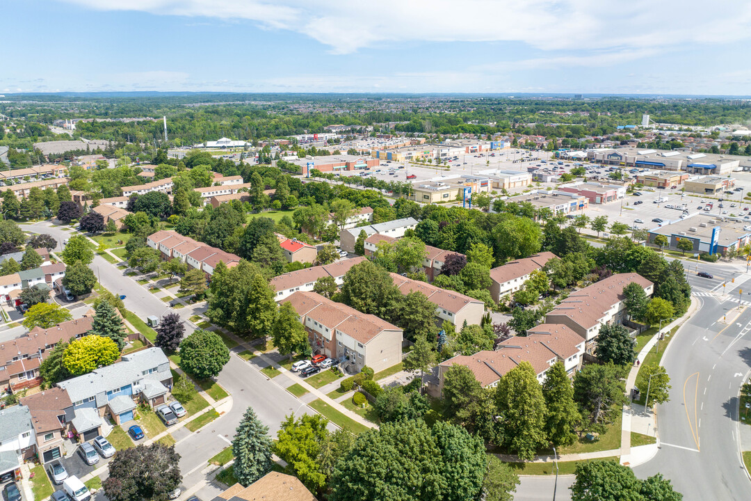 1915 Denmar Rd in Pickering, ON - Building Photo