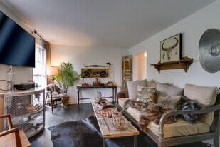 101 Carnavon Pky, Unit B in Nashville, TN - Building Photo