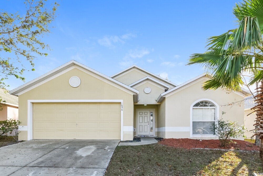 1090 Bluegrass Dr in Groveland, FL - Foto de edificio