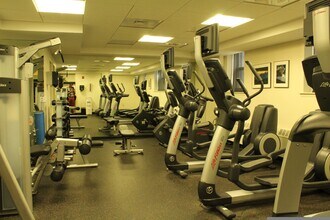 11 Camelot Ct in Boston, MA - Foto de edificio - Building Photo