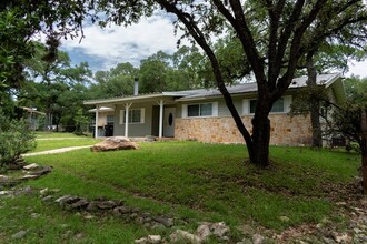 115 Mandalay Ln in San Marcos, TX - Foto de edificio - Building Photo