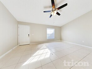 1194 Algoma St in Deltona, FL - Foto de edificio - Building Photo