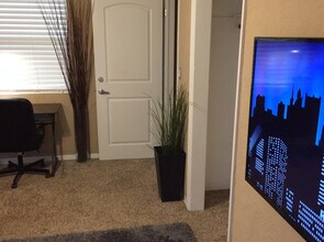 1090 Margaret Dr in Daytona Beach, FL - Building Photo - Building Photo