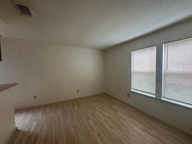 5608 Cougar Dr in Austin, TX - Building Photo - Building Photo