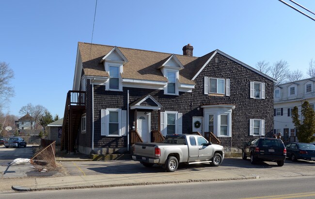 63 Bank St in Attleboro, MA - Foto de edificio - Building Photo