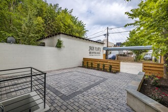 727 Kenyon St NW, Unit C in Washington, DC - Building Photo - Building Photo