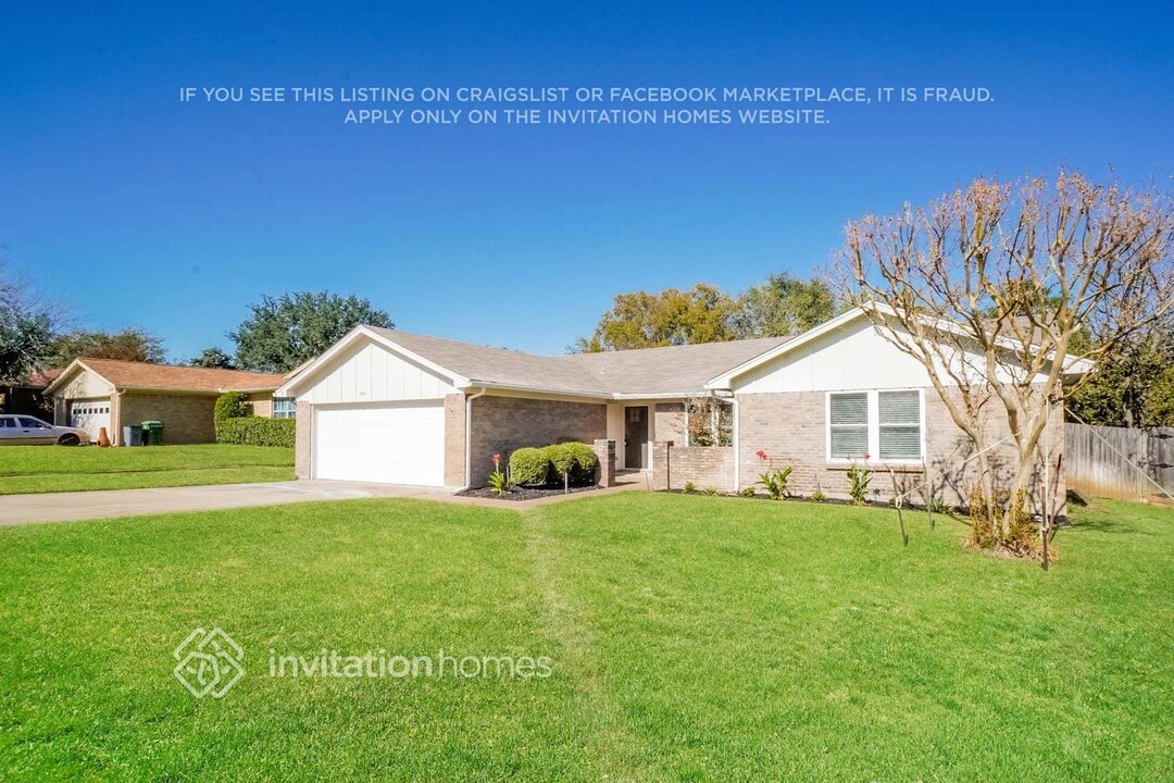 8221 Pearl St in North Richland Hills, TX - Foto de edificio