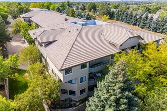 Lakewood Estates Senior Apartments in Lakewood, CO - Building Photo - Building Photo