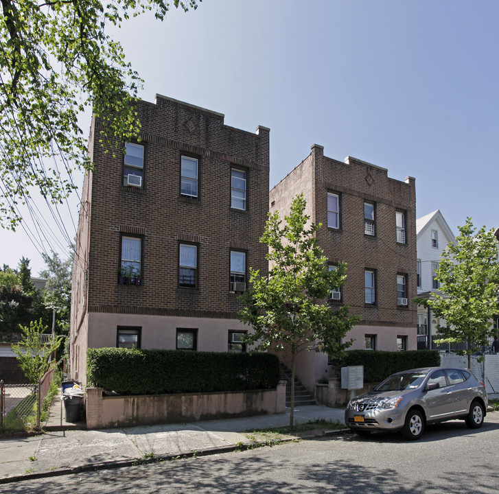 38 Tompkins St in Staten Island, NY - Building Photo