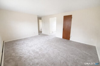 949 Hopmeadow St in Simsbury, CT - Building Photo - Building Photo