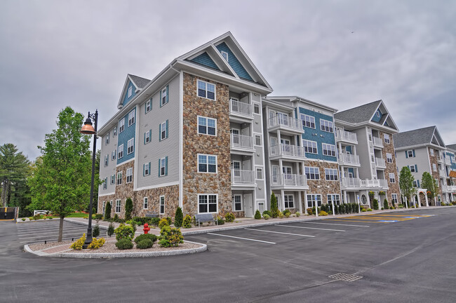 The Residence at Joans Farm in Tewksbury, MA - Foto de edificio - Building Photo