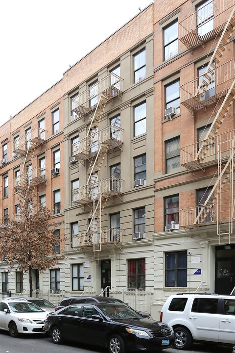 309 W 114th St in New York, NY - Building Photo