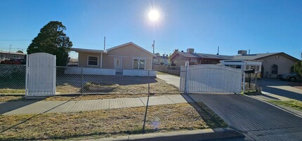 8828 Kenneth St in El Paso, TX - Building Photo - Building Photo