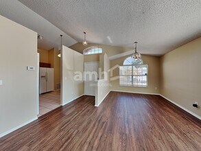 893 Ferry Landing Ln in Orlando, FL - Foto de edificio - Building Photo