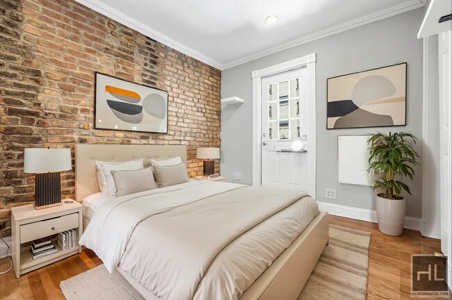 East 1st Street, Unit 3R in New York, NY - Building Photo - Building Photo