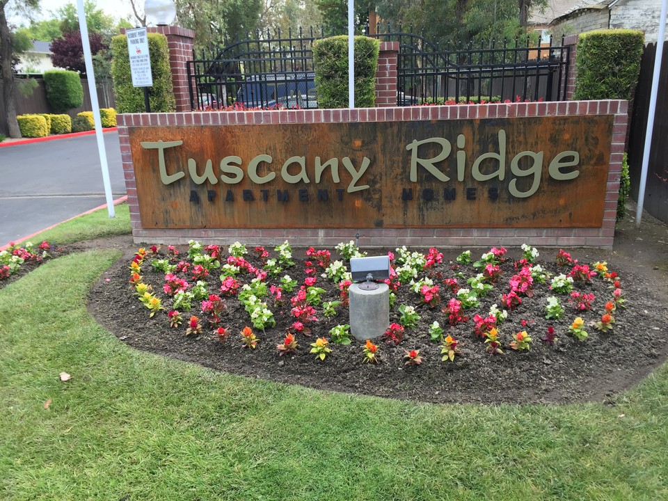 Tuscany Ridge Apartments in Lodi, CA - Foto de edificio