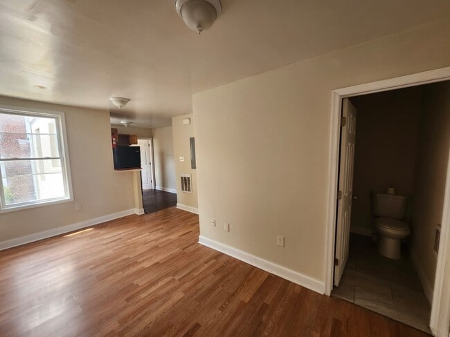 2326 N Marshall St, Unit apt 2