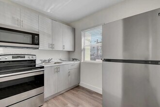 1710 NW 1st Ct in Miami, FL - Building Photo - Building Photo