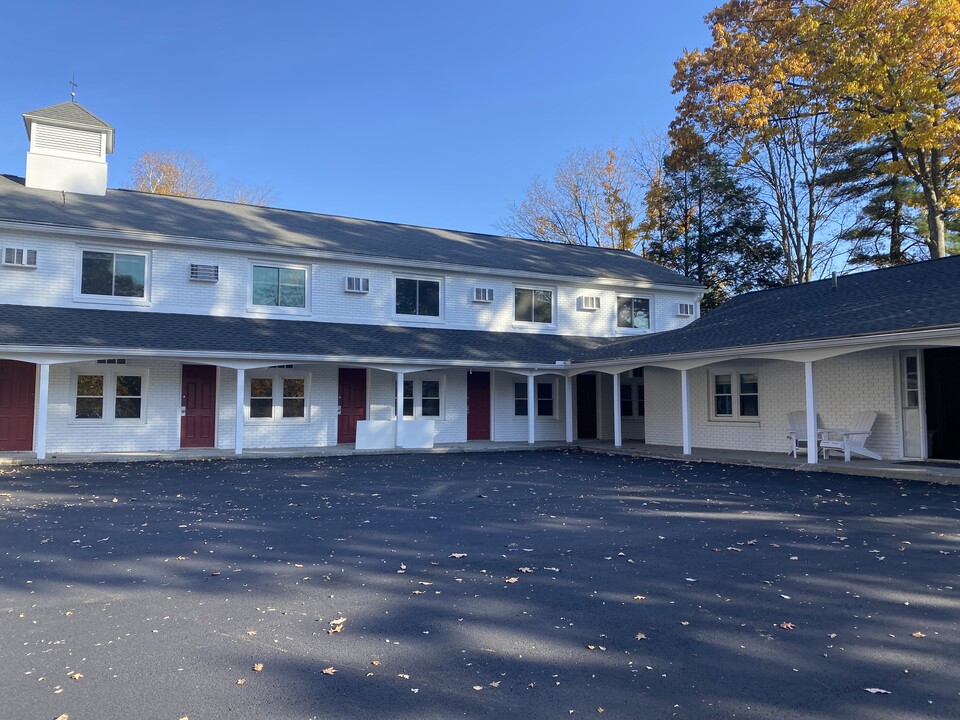 Pleasant Hill Apartments in Amherst, MA - Building Photo