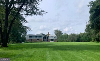 13216 Chestnut Oak Dr in Gaithersburg, MD - Building Photo