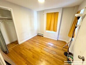 56 Crescent Ave, Unit 1 in Boston, MA - Foto de edificio - Building Photo