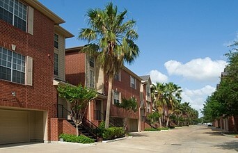 Camden Holly Springs in Houston, TX - Building Photo - Building Photo